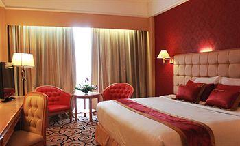 Tiara Medan Hotel & Convention Center Buitenkant foto